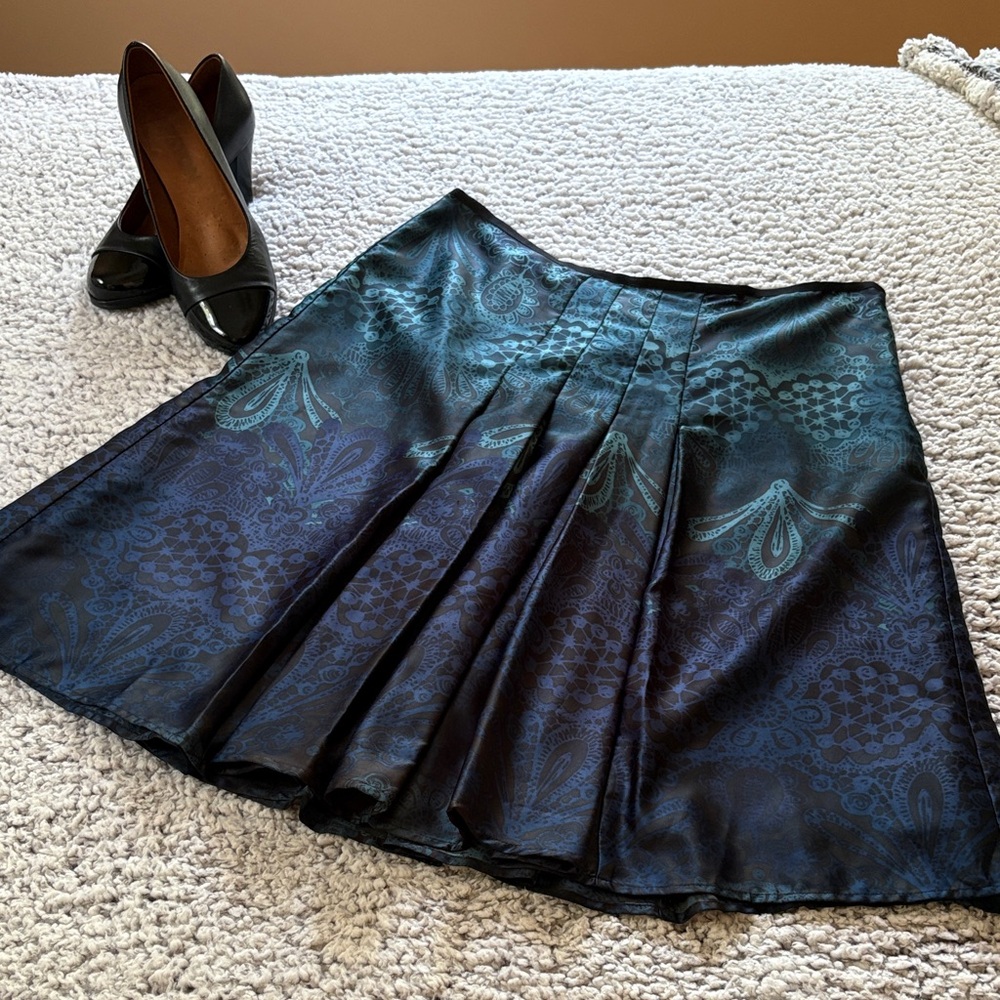 Axcess A Liz Claiborne Company Chic Black, Blue and Teal A-Line Skirt. Size 10